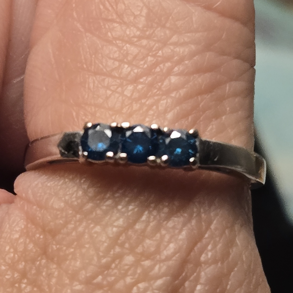 , 10k Diamond Ring - Picture 5 of 8